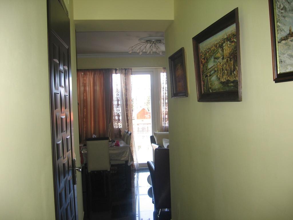 Lika'S Apartment Batumi Phòng bức ảnh